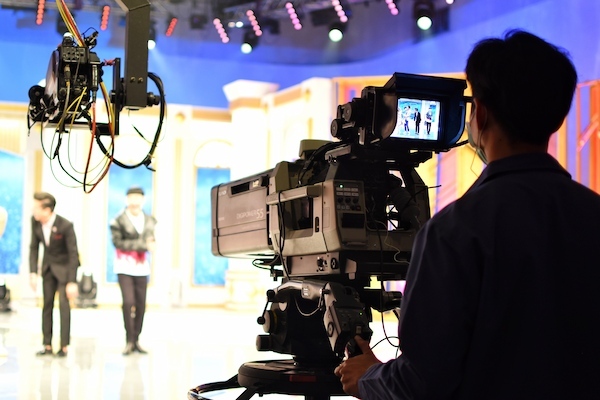 comunicologos en set de television 