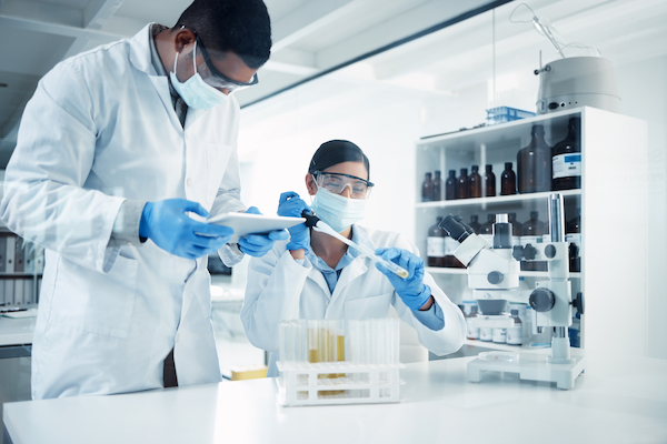 quimicos farmaceuticos en laboratorio