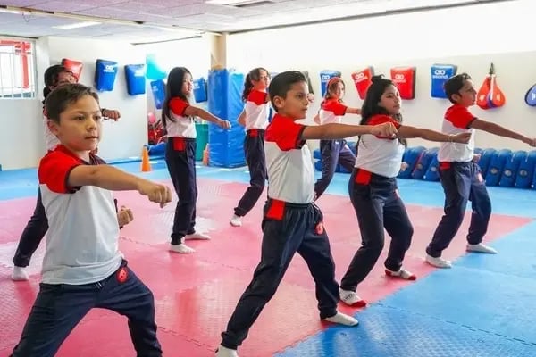 alumnos de justo sierra en Karate