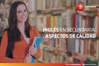 mujer sonriente con libros de inglés en secundaria