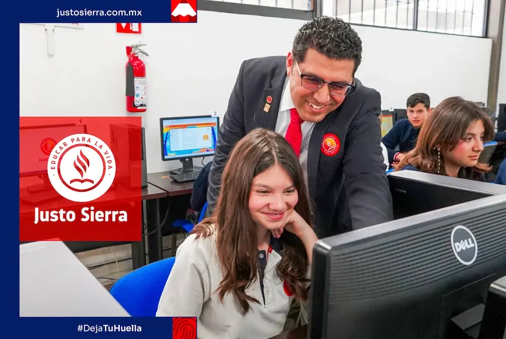 Estudiante de secundaria con computadora con maestro 
